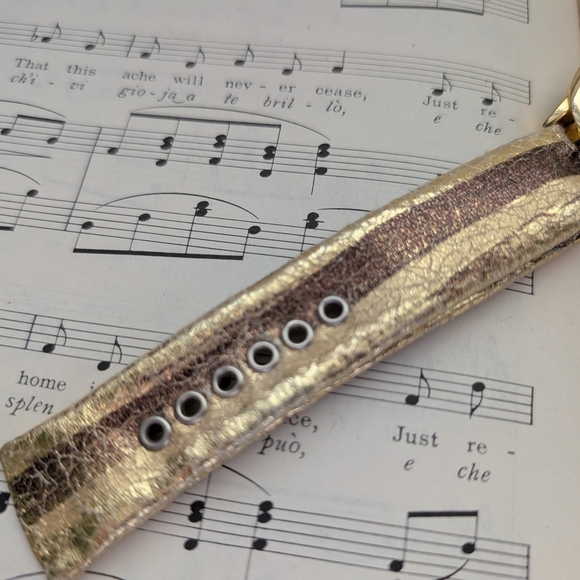 Gold and Black Quartz Watch - Picture 2 of 13